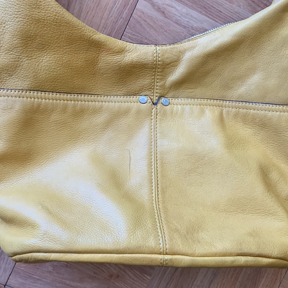 Tignanello Leather Shoulder/ Hobo Purse Camel 4 Front Pocket Striped Lining - Picture 6 of 8